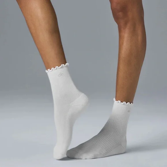 NWT Authentic ALO Yoga Women's Lettuce Edge Socks & Alo gift bag - Picture 3 of 13
